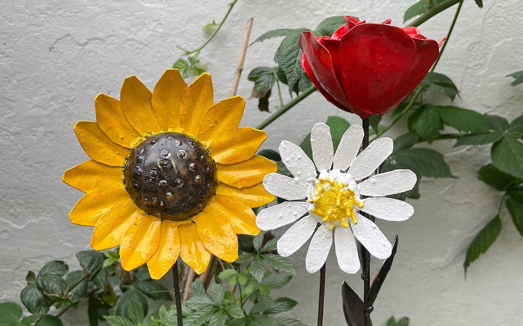 April 2026: 10% korting op tuindecoratie.